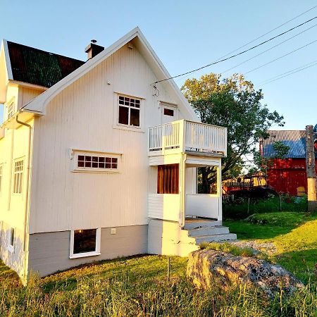 Solrik beliggenhet i Lofotens største fiskevær Villa Ballstad Eksteriør bilde