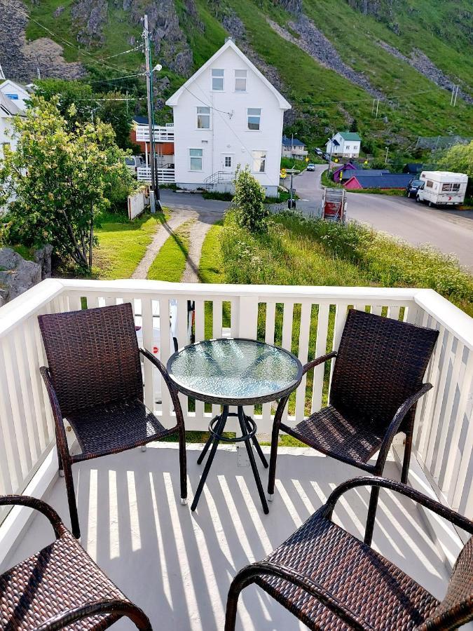 Solrik beliggenhet i Lofotens største fiskevær Villa Ballstad Eksteriør bilde